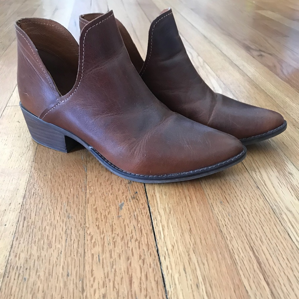 Worn once Steve Madden cognac leather booties